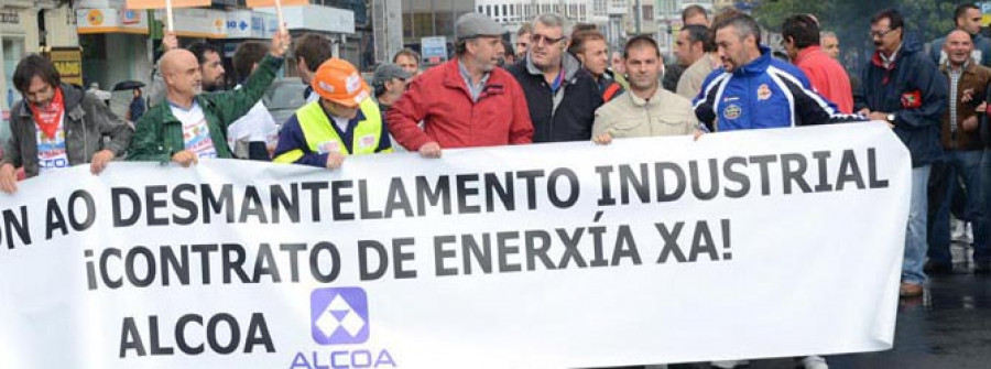 La plantilla de Alcoa corta el tráfico para exigir una tarifa eléctrica reducida