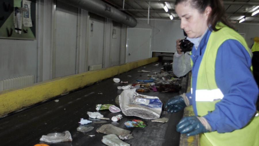 La Xunta advierte de que Albada podría afrontar multas de hasta 200.000 euros  por acumular desechos