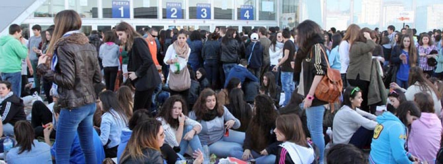 Colas de una hora para ver a Melendi en directo