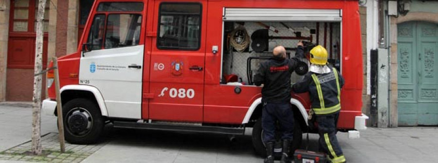 Los Bomberos coruñeses dicen a la Policía que su misión es "ayudar a ciudadanos"