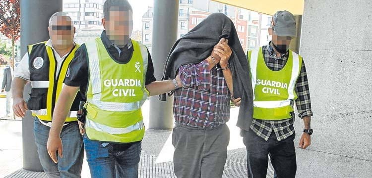 Envían a prisión al bodeguero arousano detenido por el alijo de coca en Algeciras