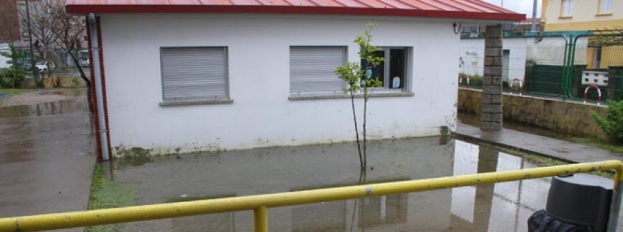 Las intensas lluvias dejan un reguero de desprendimientos e inundaciones en la comunidad