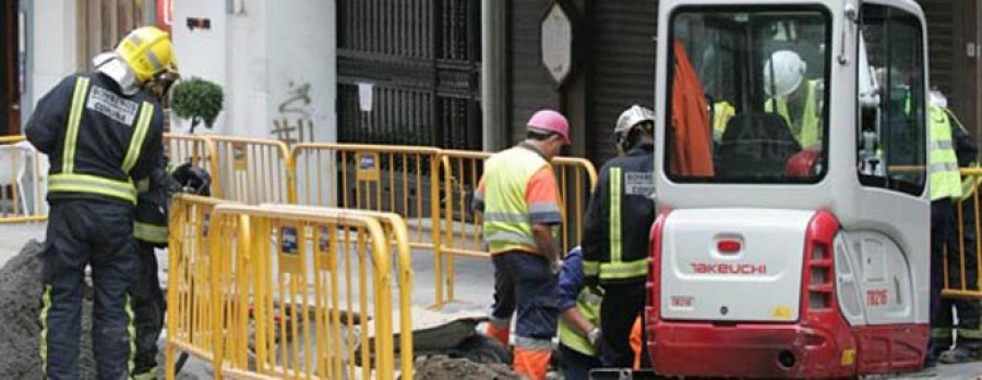 El Ayuntamiento achaca a un error en la localización del conducto la fuga de gas en Emilia Pardo Bazán