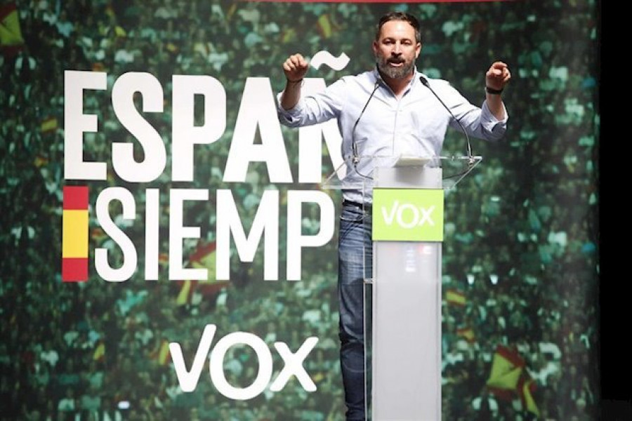 Vox Galicia: Abascal se estrena en Vigo con disturbios y cargas policiales