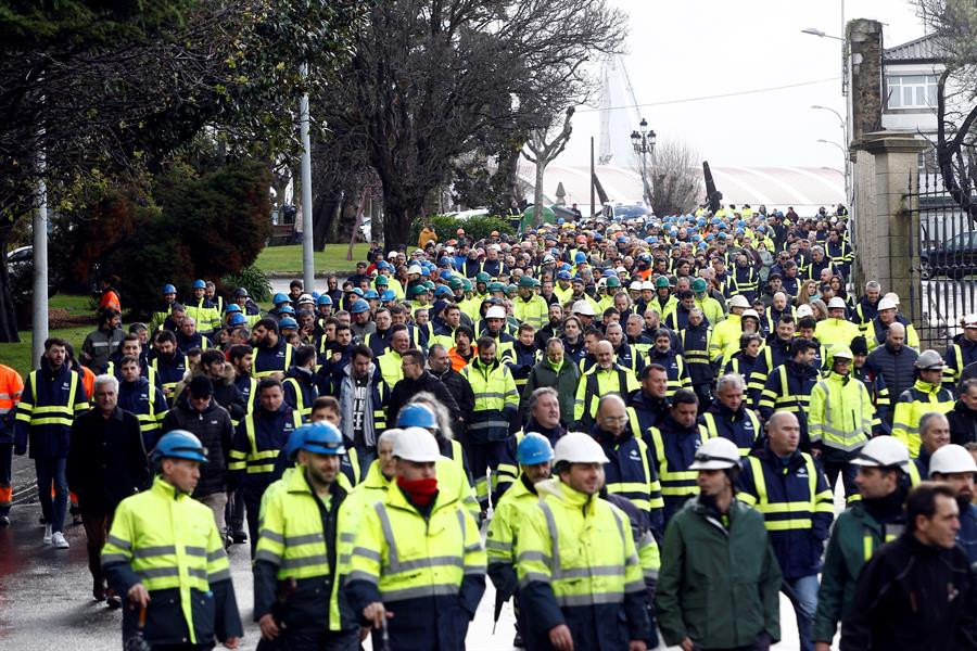 Unos 2.000 operarios del naval de la ría de Ferrol secundan una nueva protesta