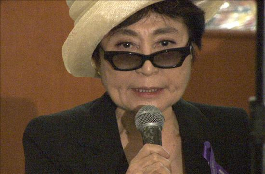 Yoko Ono da el salto al mundo de la moda, inspirada en John Lennon