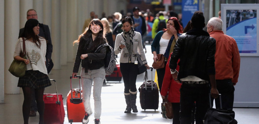 Los turistas extranjeros gastaron en España 61.624 millones, casi un 8% más