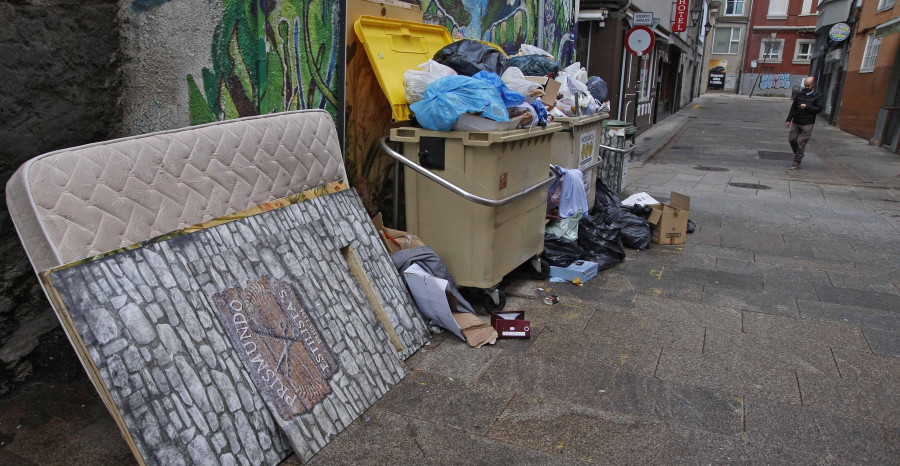 La basura se acumula en las calles por graves deficiencias en los camiones