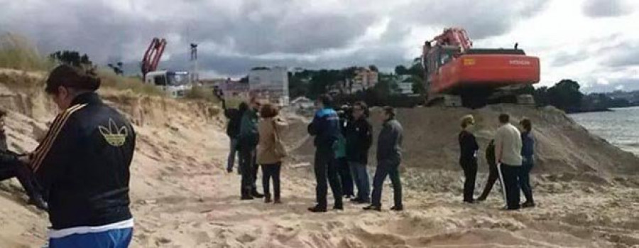 El aporte de “arena gris” a la playa Grande de Miño desata la indignación de los vecinos