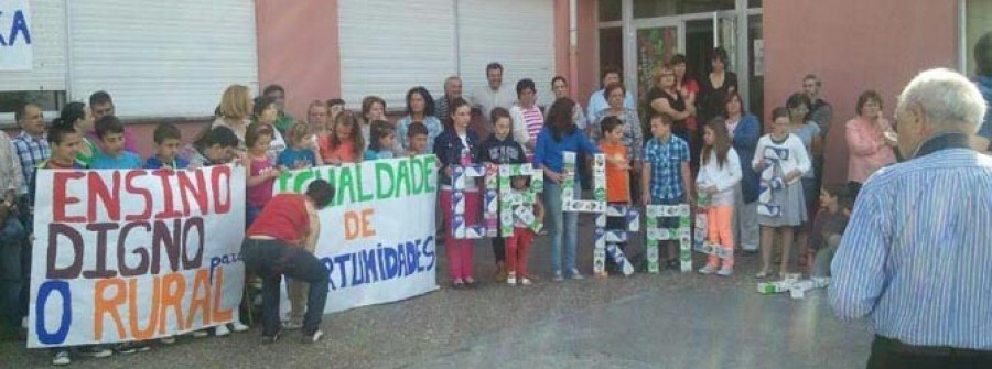 VILASANTAR-Los alumnos de Présaras denuncian la supresión de una plaza de profesor