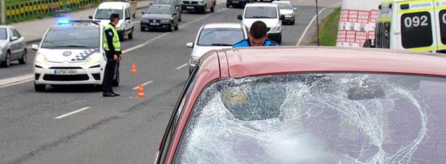 Herido muy grave un ciclista que intentaba cruzar los seis carriles de San Cristóbal