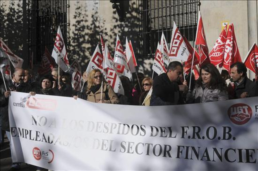 Bruselas decidirá el miércoles el futuro de miles de empleados de la banca