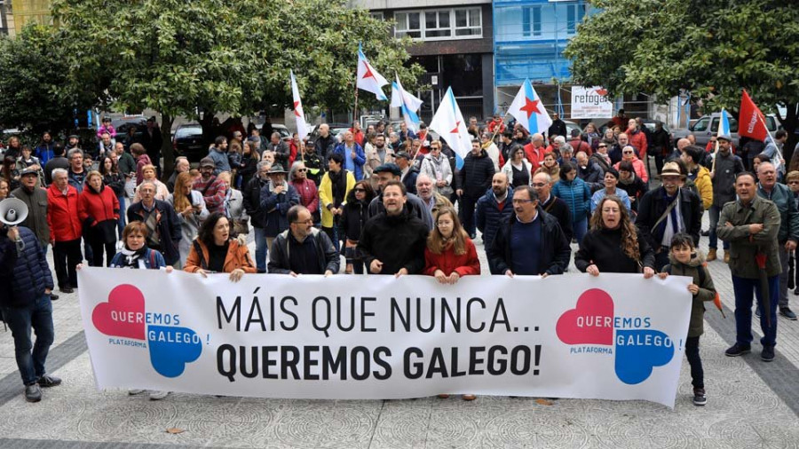 Unha lectura pública en María Pita e a manifestación pola lingua centraron o Día das Letras