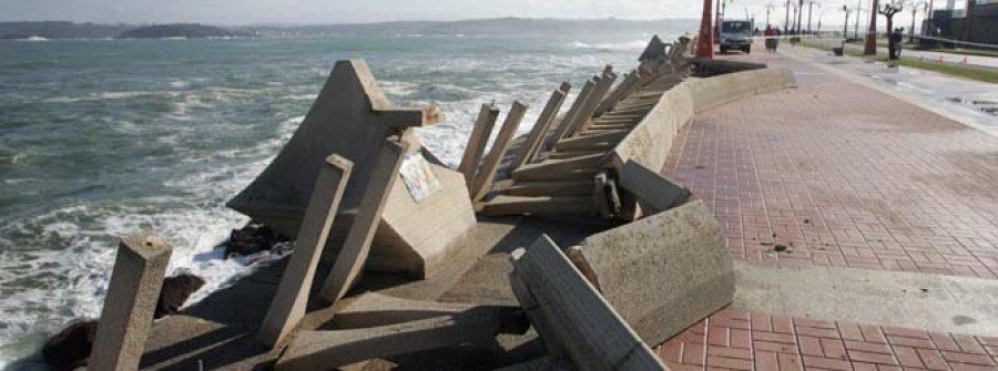 El Ayuntamiento repondrá el tramo  de balaustrada destrozado en Veramar