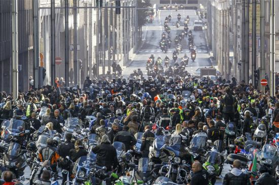 Más de 4.500 motoristas se manifiestan en Bruselas contra una ITV obligatoria