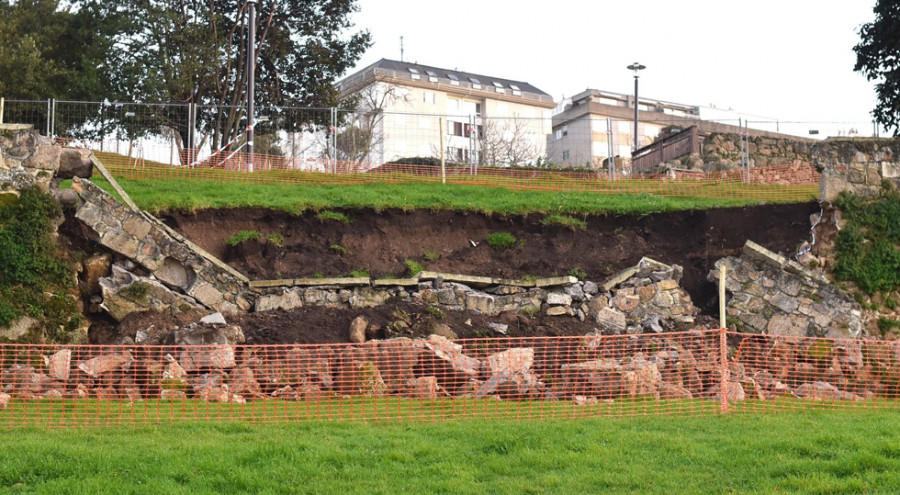 La restauración del muro del parque de Oza se prolongará dos meses