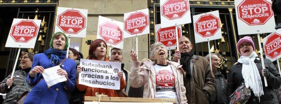 Activistas paralizan el desalojo de un centro social en A Coruña