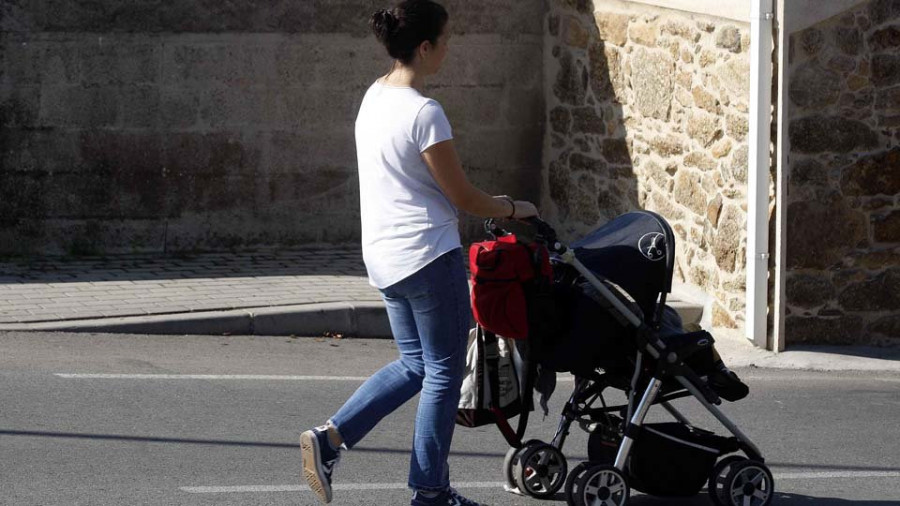 Unos 50.000 gallegos se beneficiarían  de la devolución  del IRPF de las ayudas a la maternidad