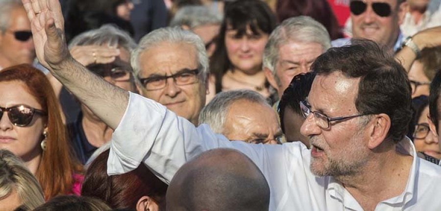 Rajoy dice que “la gente tiene ganas de una España moderada” y subraya que el PP “cumplirá”