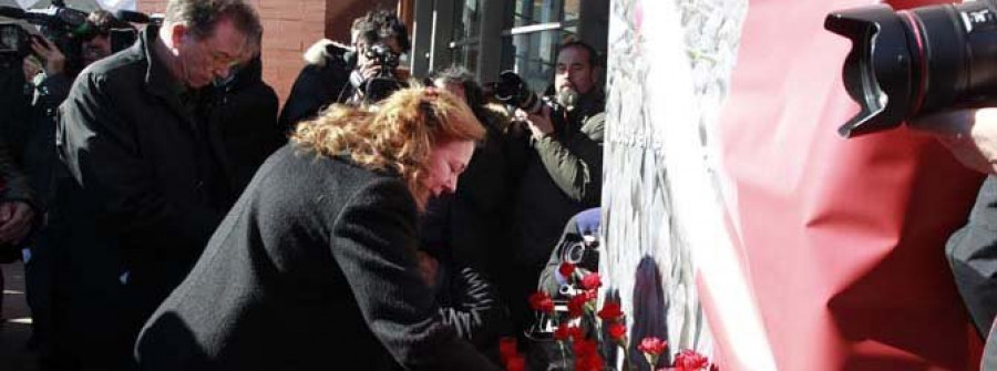 Los políticos y las asociaciones muestran su unidad en el homenaje a las víctimas del 11-M