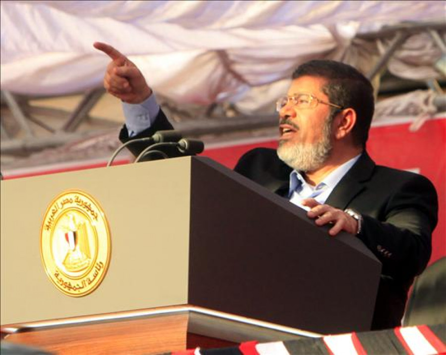 Mursi sigue en paradero desconocido y Ejército arresta a Hermanos Musulmanes