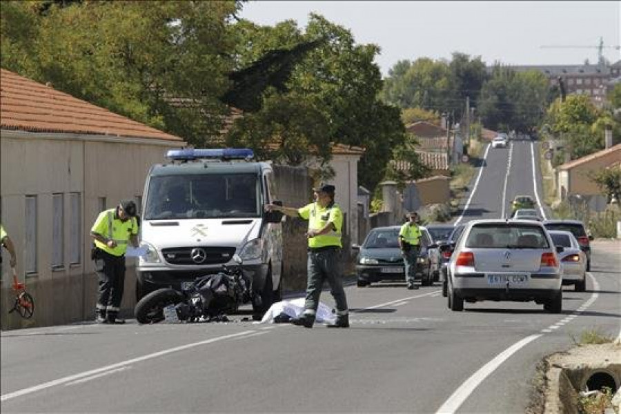 5 de los 11 muertos en las carreteras españolas el fin de semana iban en moto