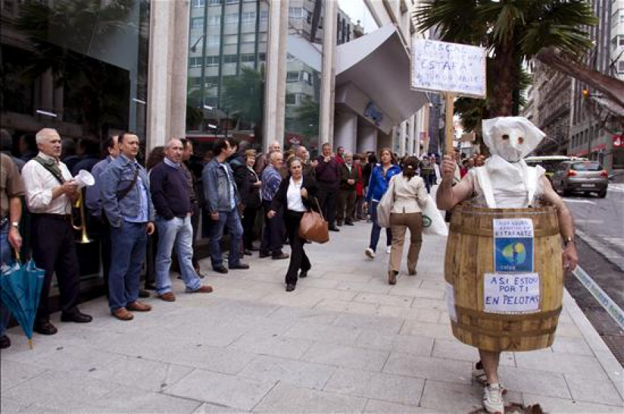 Una protesta de afectados por las preferentes en Ferrol termina con un manifestante detenido