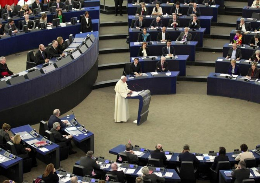 El papa Francisco invita a Europa a que redescubra su “alma buena” y no gire en torno a la economía
