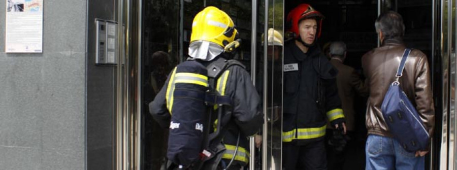 Un fuerte olor a quemado moviliza a los bomberos a un portal de Los Cantones