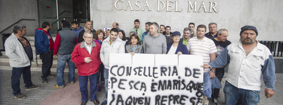 Los mariscadores dan por perdidas las ventas navideñas por la falta de producto