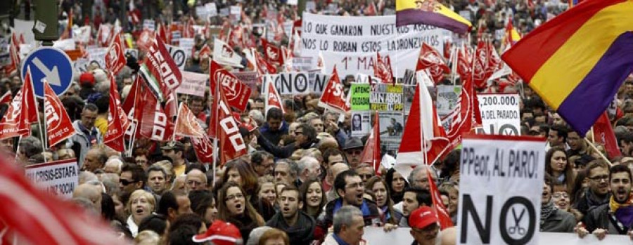 Miles de gallegos salen  a la calle para protestar por el paro y los recortes
