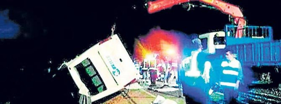 Cuatro chicos de un equipo de fútbol sala y un adulto mueren en un accidente de tráfico en Badajoz
