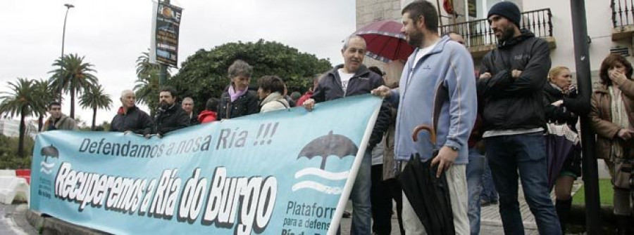Los mariscadores piden fondos para regenerar la ría de O Burgo en 2015
