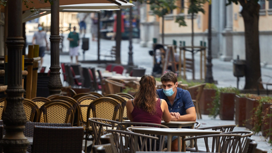 La hostelería reabre con límites en toda Galicia a partir del puente y podrán reunirse no convivientes