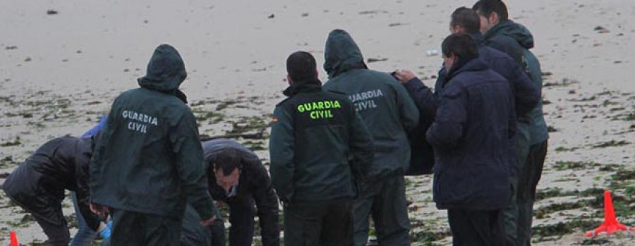 Encuentran en una playa de A Illa los restos de un cuerpo en descomposición