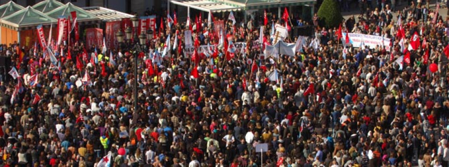 Más de 80.000 personas refrendan en la calle el impacto de la huelga general