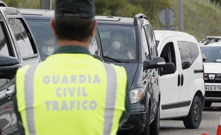 La Guardia Civil descubre a un polaco vagando semidesnudo  por la N-VI a la altura de Iñás