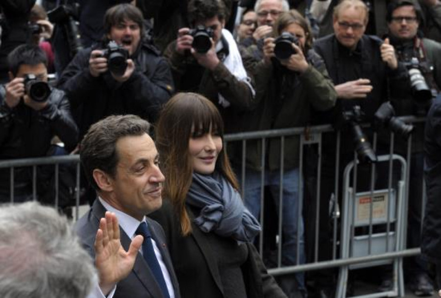 Carla Bruni dice que estaría "celosa" si Sarkozy se enamorase de otra mujer