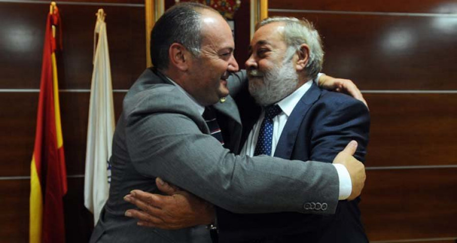 Decenas de cullerdenses despiden a Sacristán con un sentido homenaje