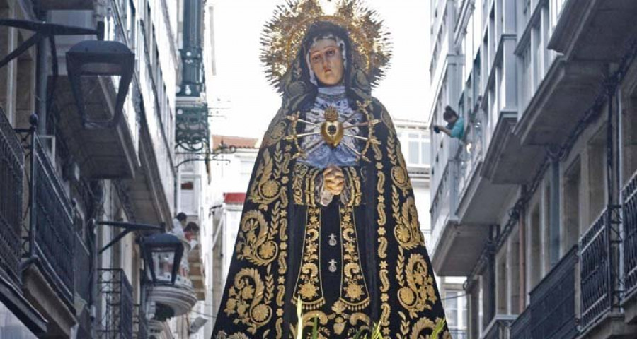 Una multitudinaria procesión de los Dolores abre los 
actos de la Semana Santa coruñesa