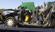 Fallecen dos personas en Barro al ser arrollado su coche por un camión en un accidente múltiple
