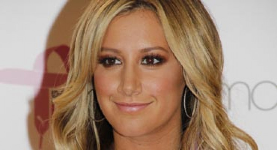 Ashley Tisdale parodia un sinfín de películas de miedo en “Scary Movie 5”