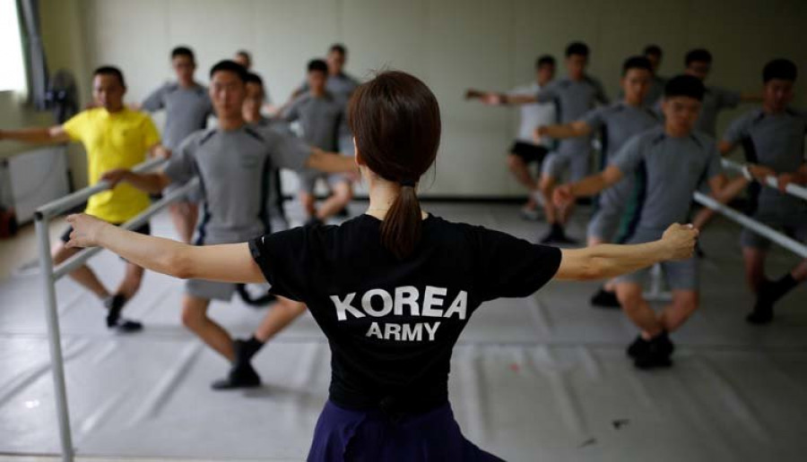 los militares de corea del sur cambian las botas por las zapatillas de ballet