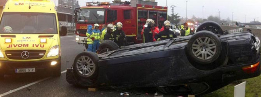 Un hombre de 48 años muere al chocar su vehículo y volcar en la A-6 en Madrid