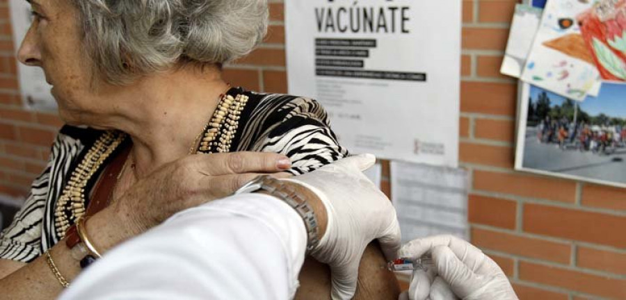 Sanidad espera que suba el número de mayores que se vacunan contra la gripe