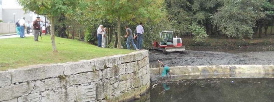 Arteixo inicia hoy la limpieza de la laguna del paseo fluvial para evitar inundaciones