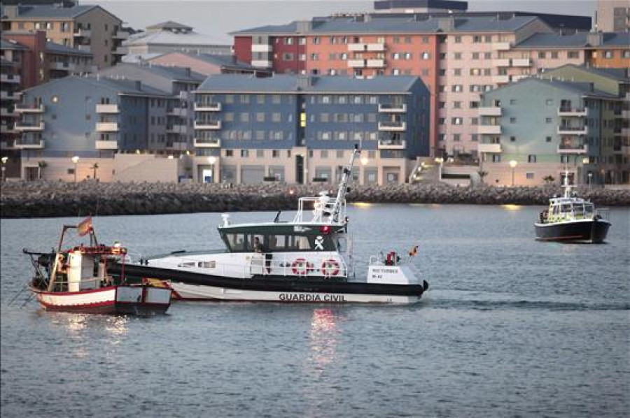 Un pesquero de La Línea acosado por patrulleras de Gibraltar