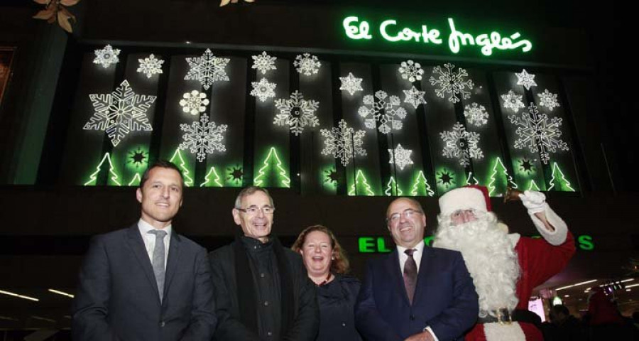 El alumbrado navideño de los centros comerciales marca 
el comienzo de las fiestas en la ciudad