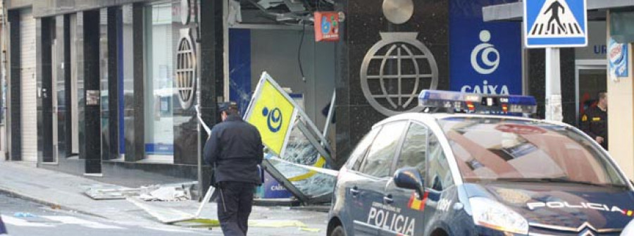 Destrozan en Ferrol dos cajeros de Novagalicia  en un ataque  con explosivos