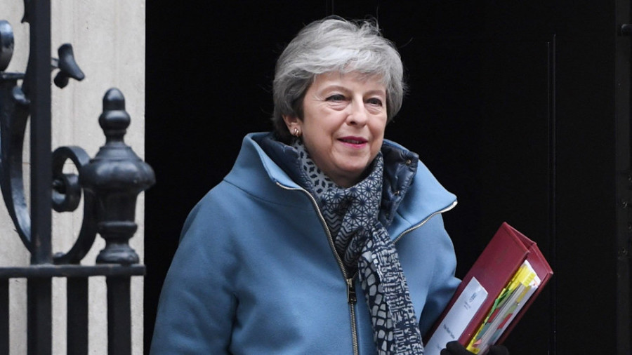 May reclama a Corbyn llegar a un consenso que permita aprobar el acuerdo del Brexit